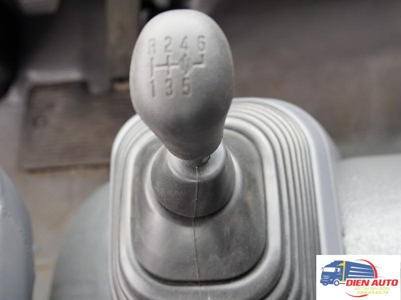 Xe Tải Isuzu FRR90NE5 5.5 Tấn Thùng Chở Gia Cầm