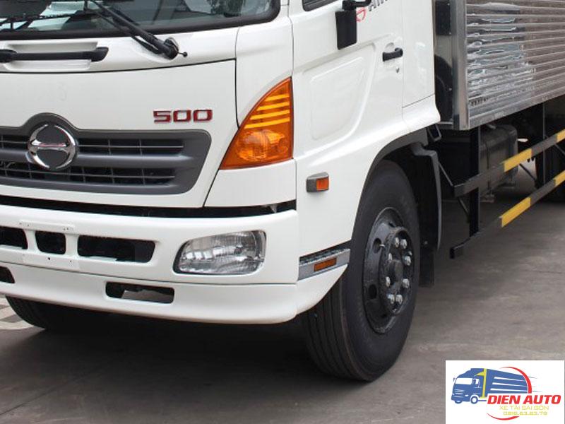Xe Tải Hino FC9JNTC 5T2 Chở Pallet Chứa Cấu Kiện Điện Tử