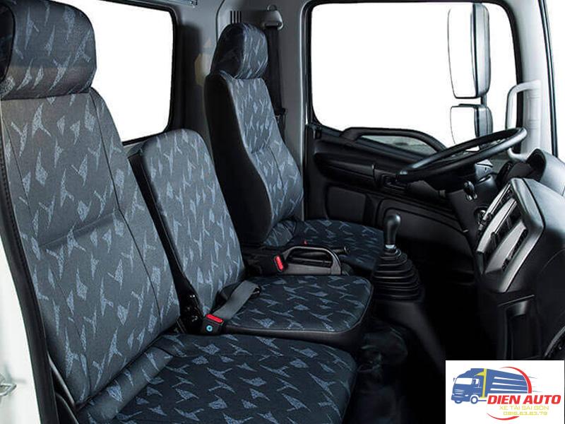 Xe Tải Hino FC9JNTC 5T2 Chở Pallet Chứa Cấu Kiện Điện Tử