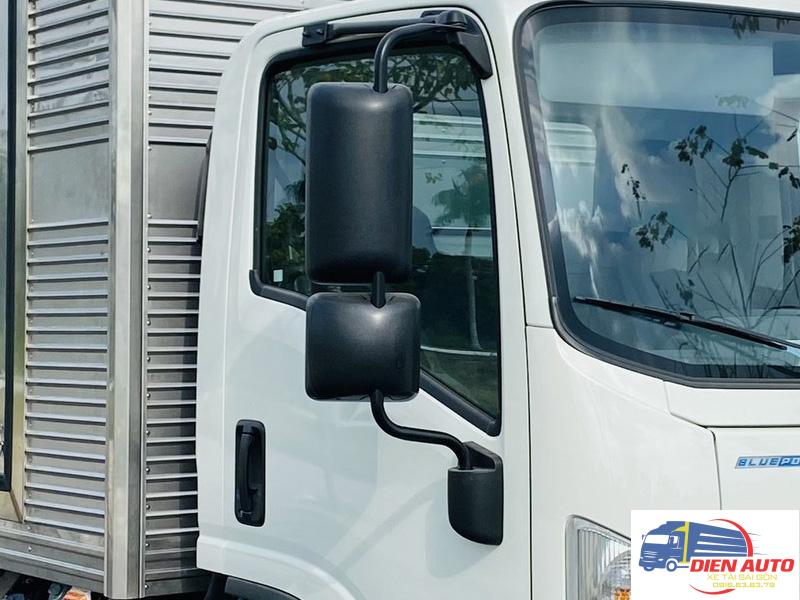 Xe Tải Isuzu QLR77FE4 2 Tấn Thùng Kín Bửng Nâng