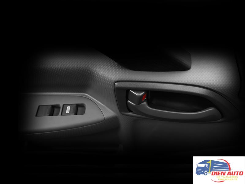 Xe Tải Isuzu FRR90NE5 5.5 Tấn Thùng Chở Gia Cầm
