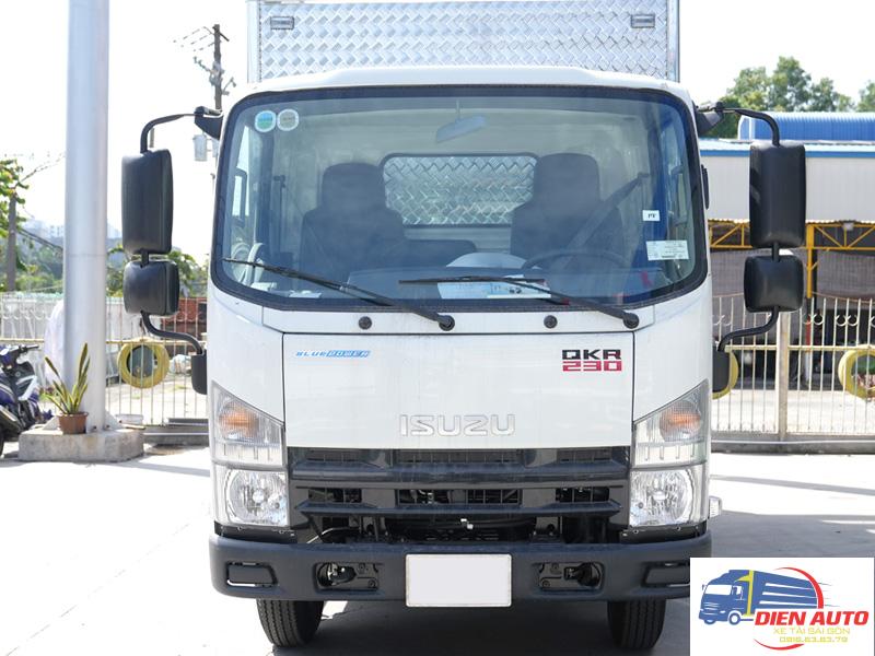 Xe Tải Isuzu QLR77FE4 2.4 Tấn Thùng Kín