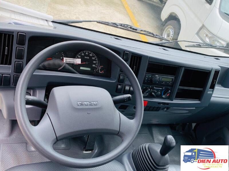 Xe Tải Isuzu QLR77FE4 2 Tấn Thùng Kín Bửng Nâng