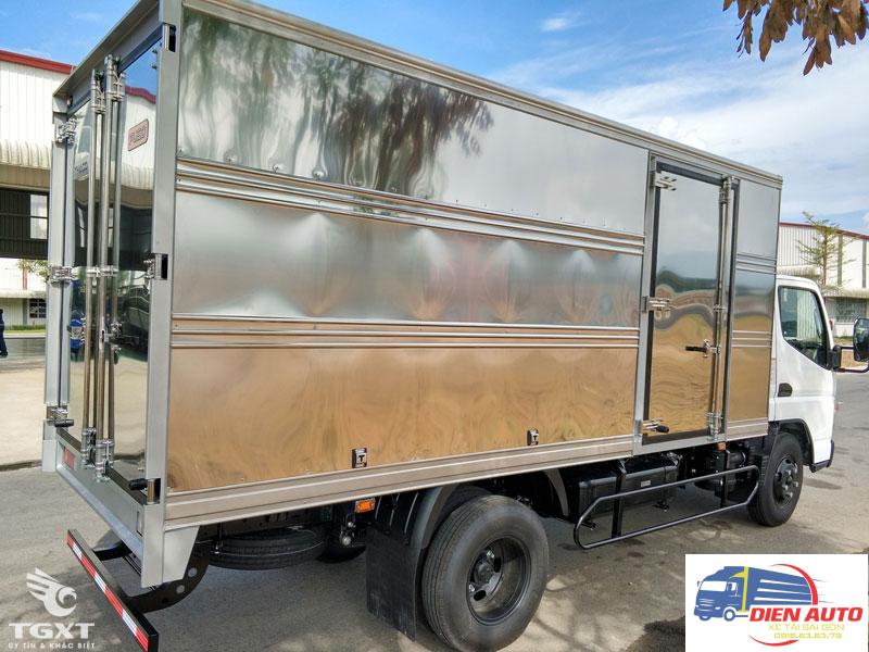 Xe Tải Fuso Canter 4.99 1.9 Tấn Thùng Kín
