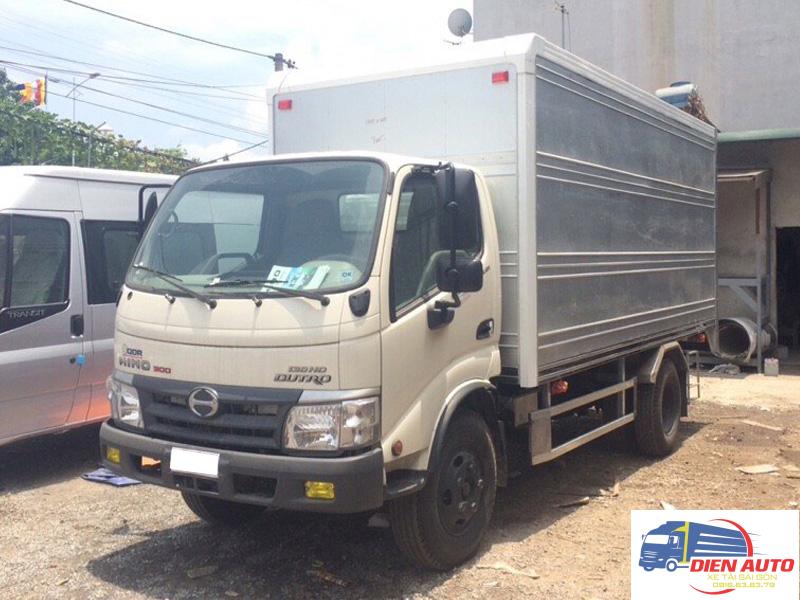 Xe Tải Hino Dutro XZU342L 5 Tấn Thùng Kín