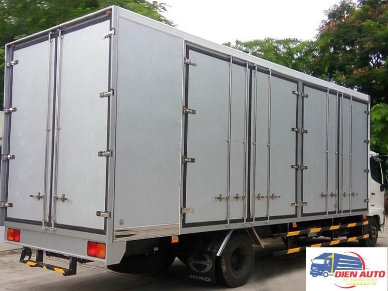 Xe Tải Hino FC9JNTC 5T2 Chở Pallet Chứa Cấu Kiện Điện Tử