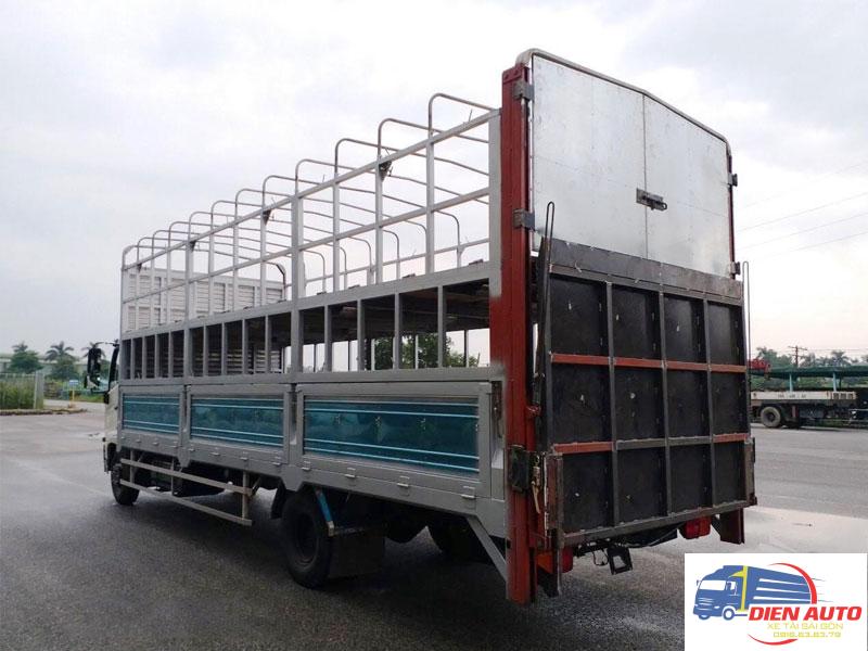 Xe Tải Hino FC9JNTA 3.8 Tấn Chở Mô Tô Xe Máy