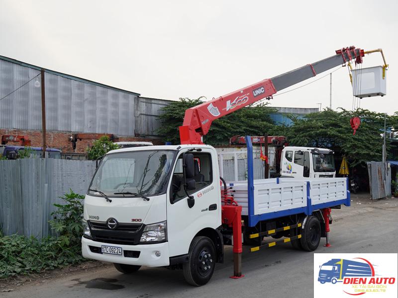 xe-tai-hino-xzu-gan-cau-unic-urv340-11 Xe Cẩu Hino XZU720L 2 Tấn Gắn Cẩu Unic URV346