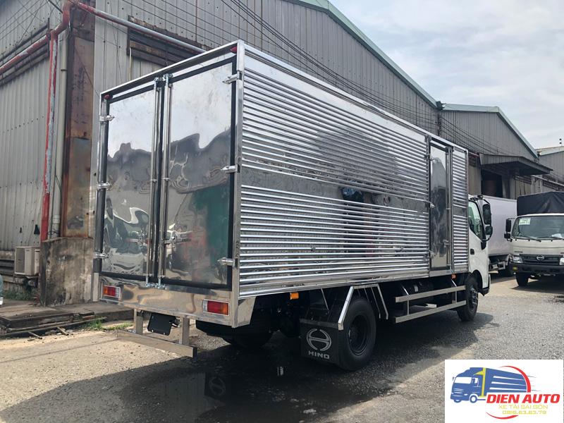 Xe Tải Hino XZU710L 2.5 Tấn Thùng Kín