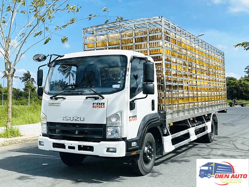 Xe Tải Isuzu FRR90NE5 5.5 Tấn Thùng Chở Gia Cầm