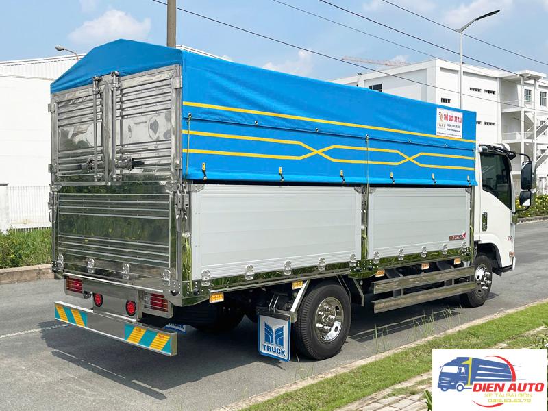 Xe Tải Isuzu QMR77HE5 2.8 Tấn Thùng Bạt