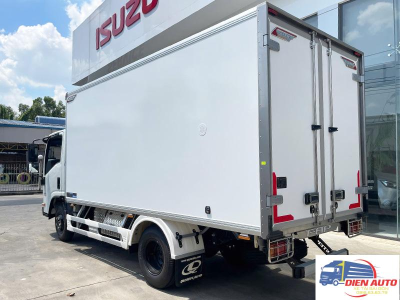 Xe Tải Isuzu QMR77HE5A 1.9 Tấn Thùng Đông Lạnh